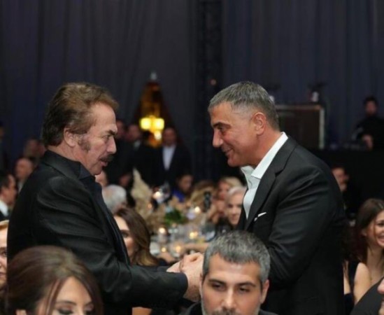 Türkiyəli məşhurlar bu mafya lideri ilə olan fotolarını sildilər