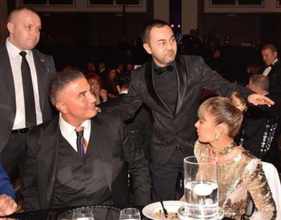 Türkiyəli məşhurlar bu mafya lideri ilə olan fotolarını sildilər