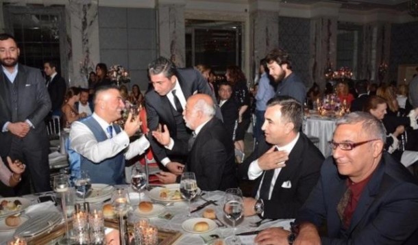 Türkiyəli məşhurlar bu mafya lideri ilə olan fotolarını sildilər