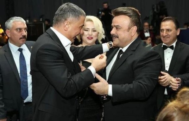 Türkiyəli məşhurlar bu mafya lideri ilə olan fotolarını sildilər