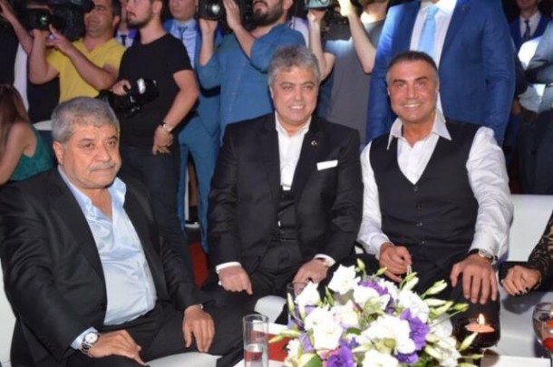 Türkiyəli məşhurlar bu mafya lideri ilə olan fotolarını sildilər