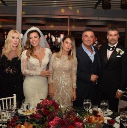 Türkiyəli məşhurlar bu mafya lideri ilə olan fotolarını sildilər