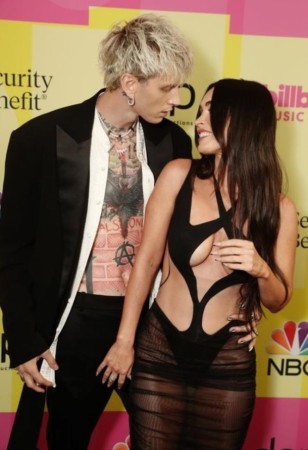 Məşhur aktrisanın bu geyimi tənqid olundu - FOTO