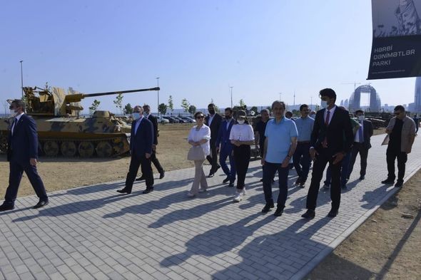 Türkiyənin Baş Prokuroru Fəxri Xiyabanda və Hərbi Qənimətlər Parkında olub - VİDEO (FOTO)