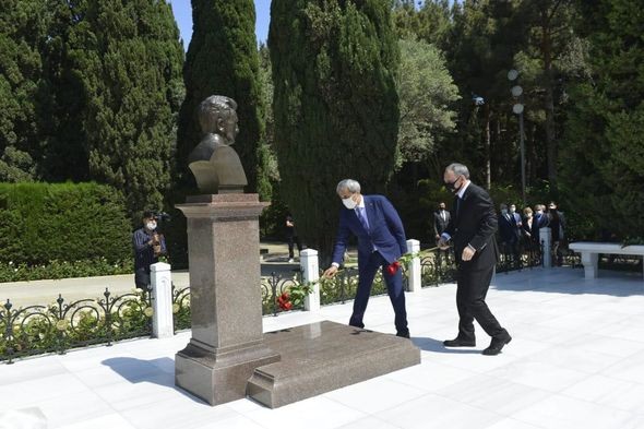 Türkiyənin Baş Prokuroru Fəxri Xiyabanda və Hərbi Qənimətlər Parkında olub - VİDEO (FOTO)