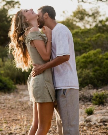 Sevgilisi Şeymaya belə evlilik təklifi etdi - FOTOLAR