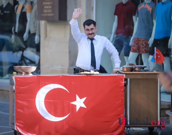 Türkiyə milli komandasının azarkeşləri Bakı küçələrinə axışdı - FOTOLAR