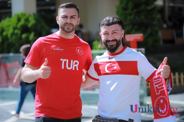 Türkiyə milli komandasının azarkeşləri Bakı küçələrinə axışdı - FOTOLAR