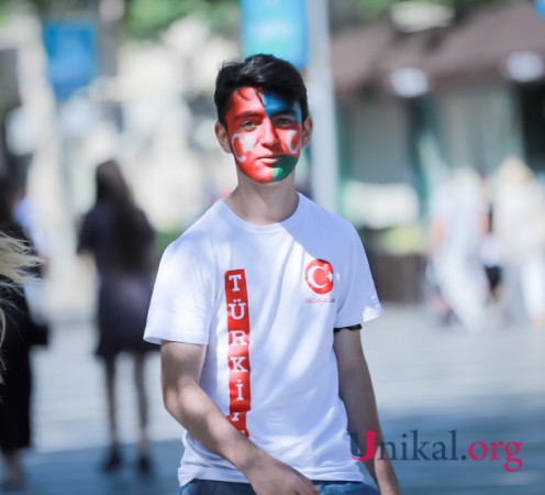 Türkiyə milli komandasının azarkeşləri Bakı küçələrinə axışdı - FOTOLAR