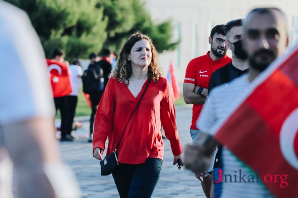 Türkiyə -Uels oyununun xanım azarkeşləri - FOTOLAR
