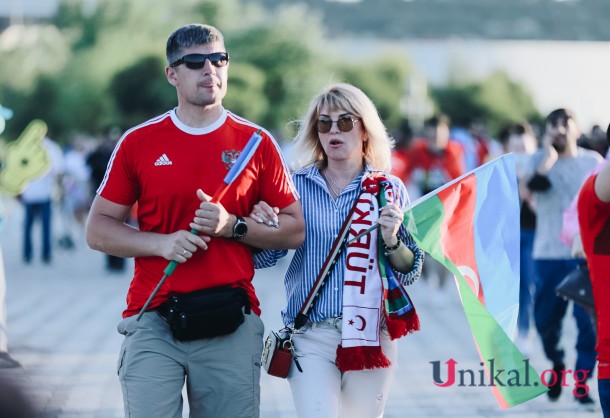 Türkiyə -Uels oyununun xanım azarkeşləri - FOTOLAR