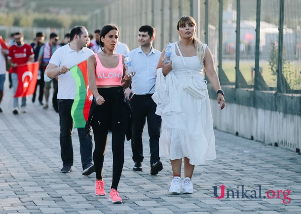 Türkiyə -Uels oyununun xanım azarkeşləri - FOTOLAR