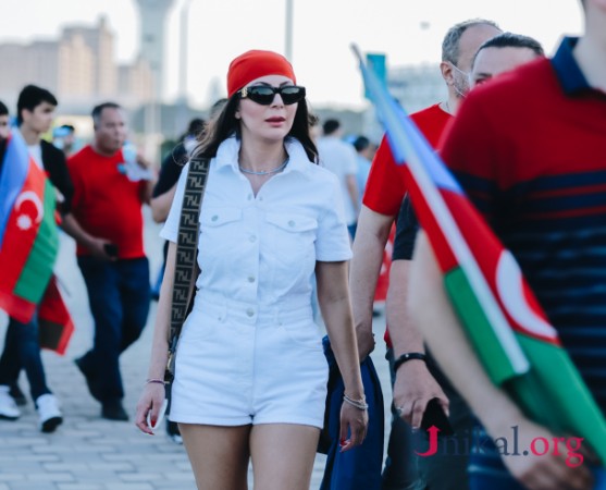 Türkiyə -Uels oyununun xanım azarkeşləri - FOTOLAR