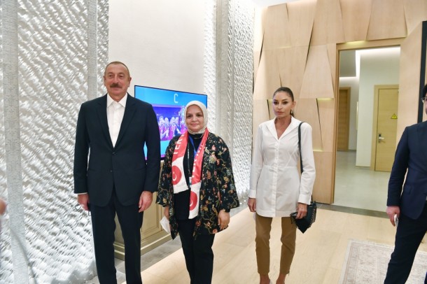 Prezidentlər Türkiyə-Uels matçında - FOTO