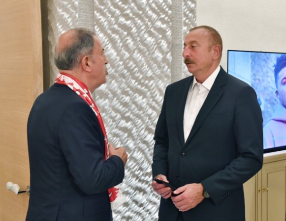 Prezidentlər Türkiyə-Uels matçında - FOTO