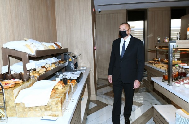 İlham Əliyev və xanımı Bakıda otel açılışında iştirak etdi - FOTOLAR (YENİLƏNİB)