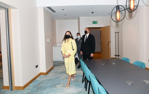 İlham Əliyev və xanımı “Courtyard by Marriott Baku”nun açılışında - FOTOLAR