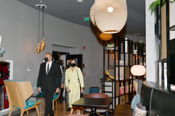 İlham Əliyev və xanımı “Courtyard by Marriott Baku”nun açılışında - FOTOLAR