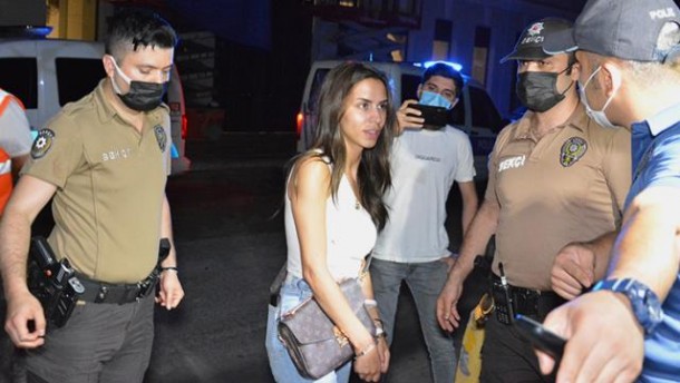 Aktrisanı qoruyan 12 nəfər bıçaqlandı - FOTO