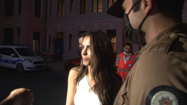 Aktrisanı qoruyan 12 nəfər bıçaqlandı - FOTO