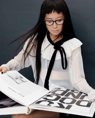 72 yaşlı qadının görüntüsü hər kəsi təəccübləndirdi - FOTOLAR