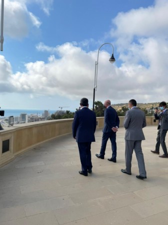 Aİ Şurasının Prezidenti Şəhidlər Xiyabanını ziyarət edib - FOTO