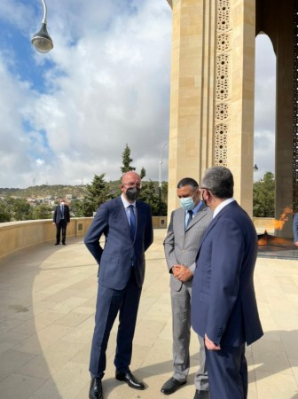 Aİ Şurasının Prezidenti Şəhidlər Xiyabanını ziyarət edib - FOTO