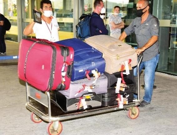 Bodruma 46 çamadanla getdi - FOTOLAR