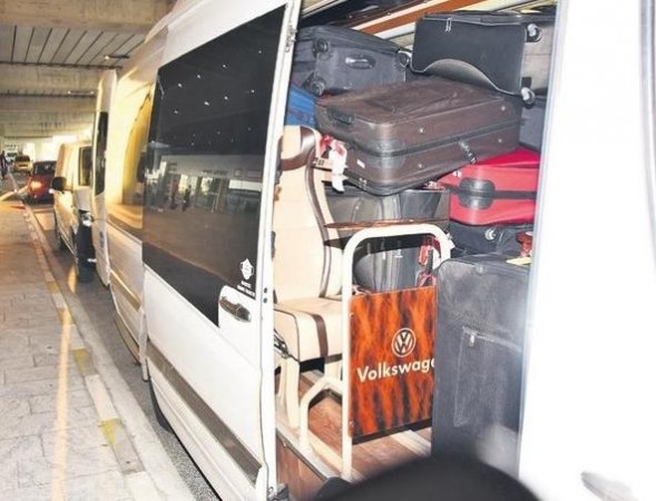 Bodruma 46 çamadanla getdi - FOTOLAR