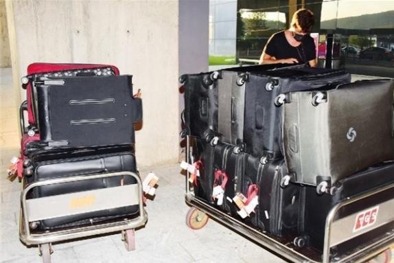 Bodruma 46 çamadanla getdi - FOTOLAR