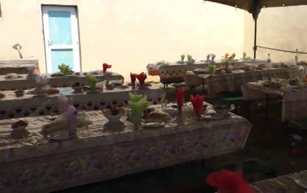 Azərbaycanda koronavirusa yoluxan qadın övladına toy etdi