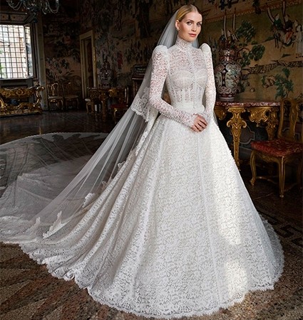 Özündən 32 yaş böyük milyarderə ərə getdi - FOTO