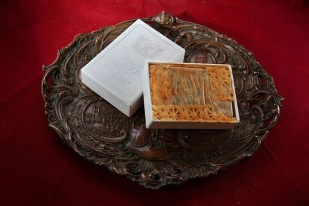 Diananın toy tortundan bir parça hərraca çıxarıldı - FOTO