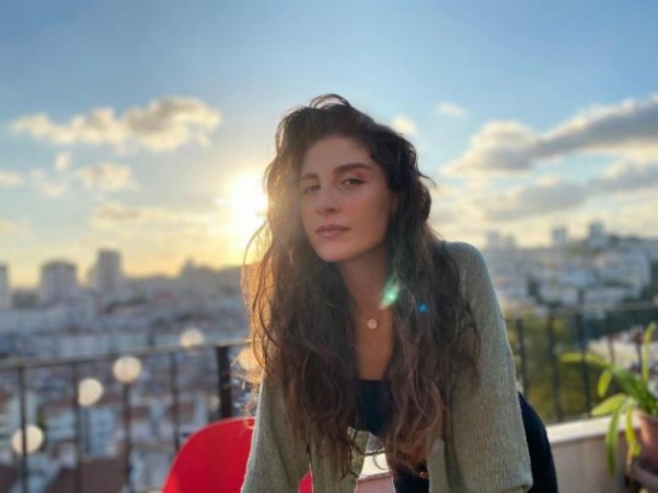 Gənc aktrisa roluna görə keçəl oldu - FOTOLAR