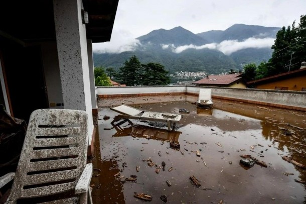 Hollivud ulduzunun malikanəsini sel basdı - FOTOLAR