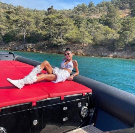 Bodrumdakı yanğını görməməzlikdən gəlib, fotosunu paylaşdı