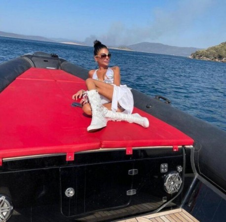 Bodrumdakı yanğını görməməzlikdən gəlib, fotosunu paylaşdı