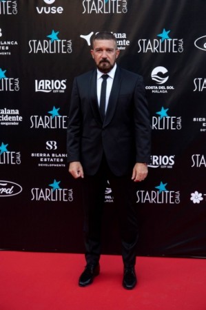 Banderasın son halı təəccübləndirdi - FOTO