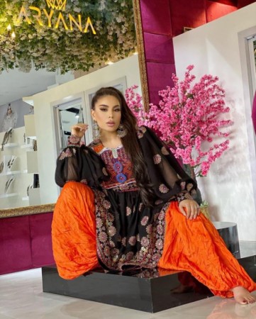 Məşhur müğənni ölkədən QAÇDI - 640 nəfərin olduğu təyyarə ilə (FOTOLAR)