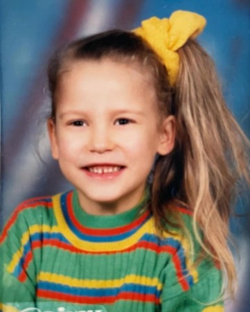 Məşhur aktrisa uşaqlıq fotolarını paylaşdı