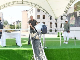 İlham Əliyev və Mehriban Əliyevaya Şuşanın baş planı təqdim olundu - FOTO