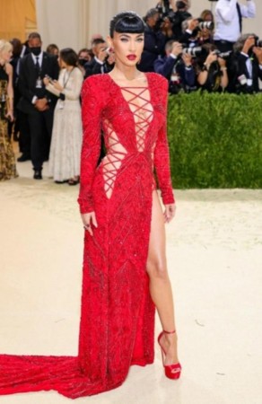 İlin ən qeyri-adi geyimli qala gecəsi - FOTOLAR