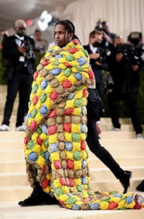 İlin ən qeyri-adi geyimli qala gecəsi - FOTOLAR