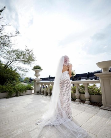 Məşhur müğənni gəlinliyi ilə diqqət çəkdi - FOTOLAR