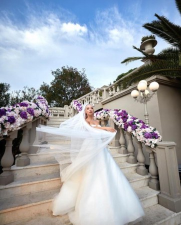 Məşhur müğənni gəlinliyi ilə diqqət çəkdi - FOTOLAR