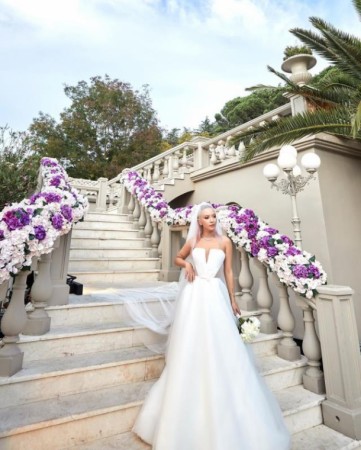 Məşhur müğənni gəlinliyi ilə diqqət çəkdi - FOTOLAR