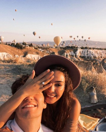 Sevgilisi aktrisaya 5 karatlıq üzüklə evlilik təklifi edibmiş - FOTO