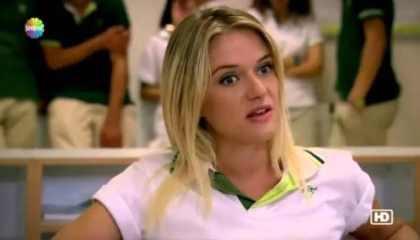 Aktrisa gözəlliyi ilə diqqət çəkdi - FOTOLAR