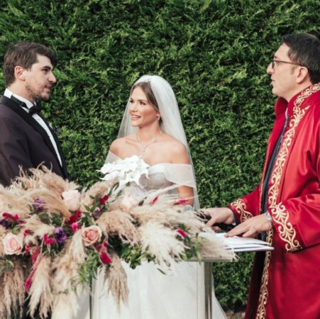 Aktrisa gözəlliyi ilə diqqət çəkdi - FOTOLAR