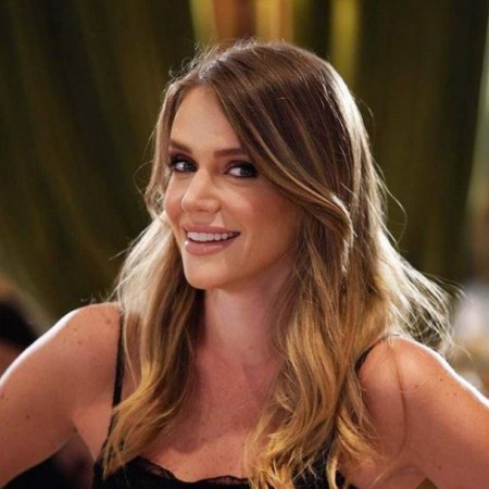 Aktrisa gözəlliyi ilə diqqət çəkdi - FOTOLAR